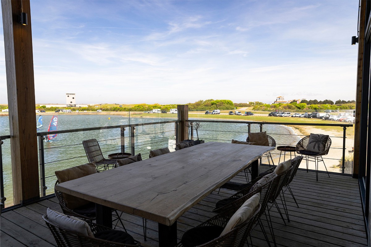 afb_waterfrontroom_08